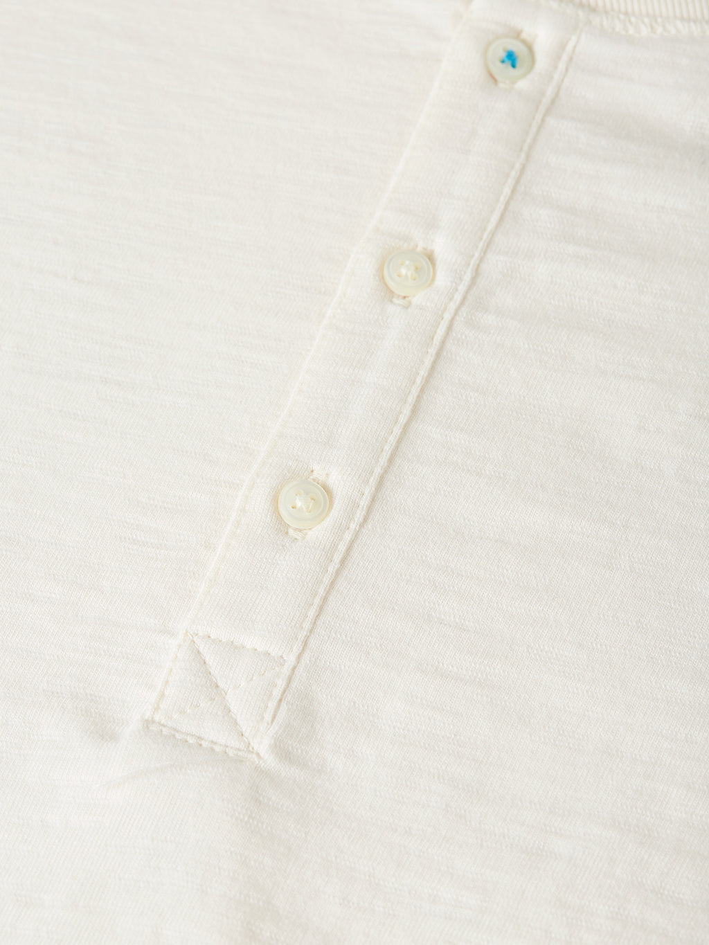 Scotch & Soda - Slub Henley t-shirt - Eggnog