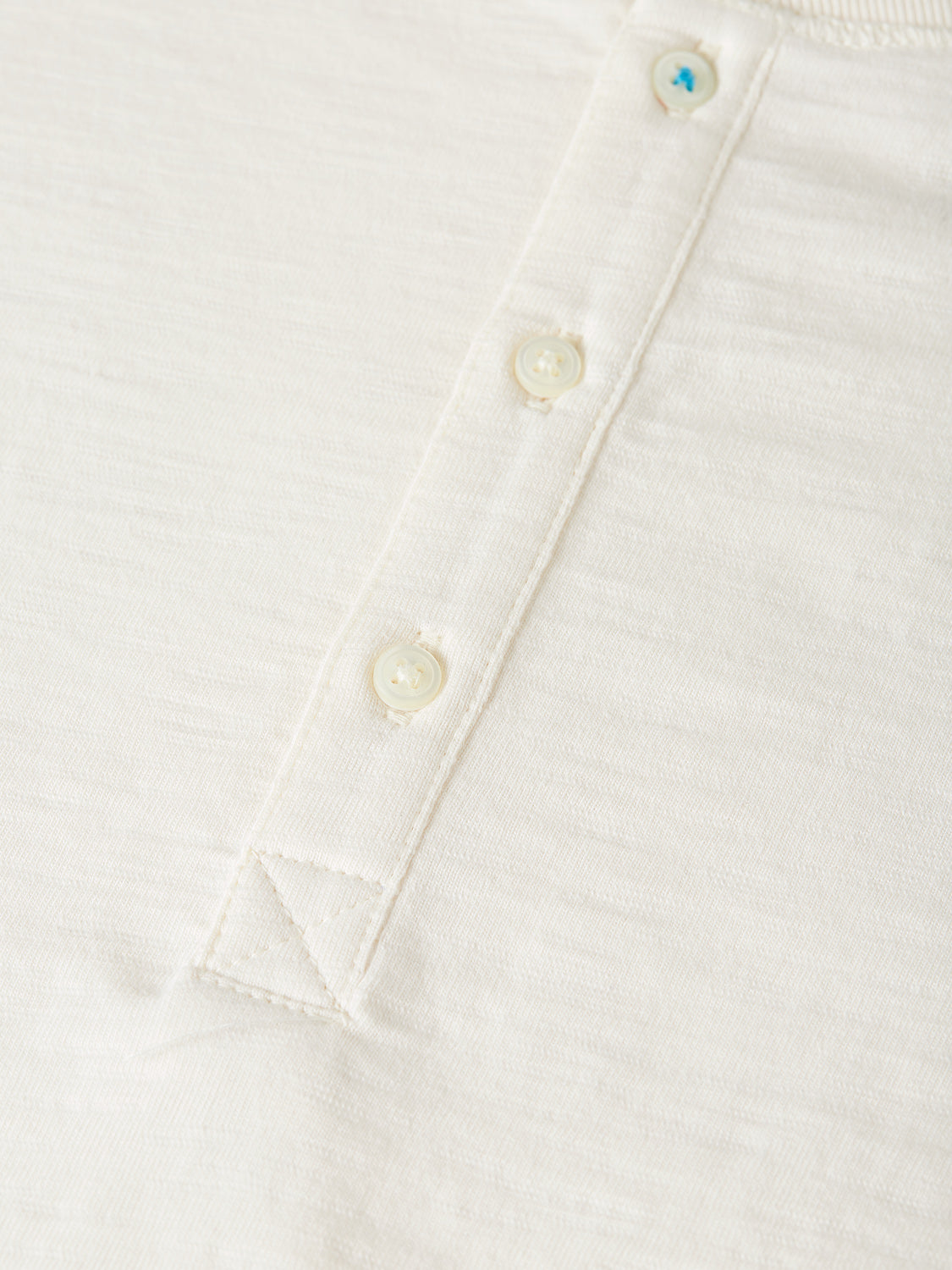 Scotch & Soda - Slub Henley t-shirt - Eggnog