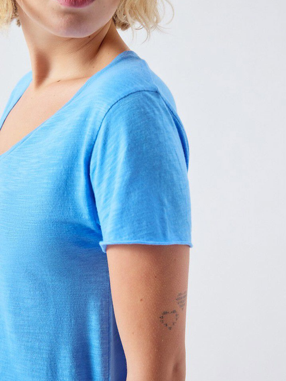 American Vintage Jacksonville  V Neck Tee - Vintage Sea